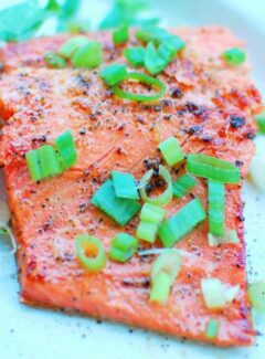 Honey Sesame Glazed Salmon | joeshealthymeals.com