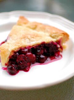 yummy blueberry pie