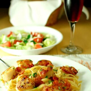 Seared scallops with garlicky pasta. Tasty seared scallops with a simple garlicky, white wine sauce. | joeshealthymeals.com