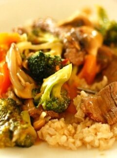 Orange beef stir fry. Delicious recipe that is hot and sweet and totally satisfying. | joeshealthymeals.com