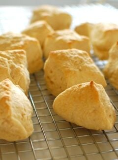 Beer biscuits from scratch. | joeshealthymeals.com