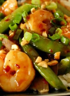 Spicy shrimp stir fry. This is such a good recipe. You and your mouth deserve this! Now! | joeshealthymeals.com