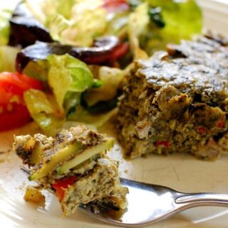 Healthy no crust vegetable quiche. Scrumptious, low calorie quiche. Sure to be a hit with your family. | joeshealthymeals.com