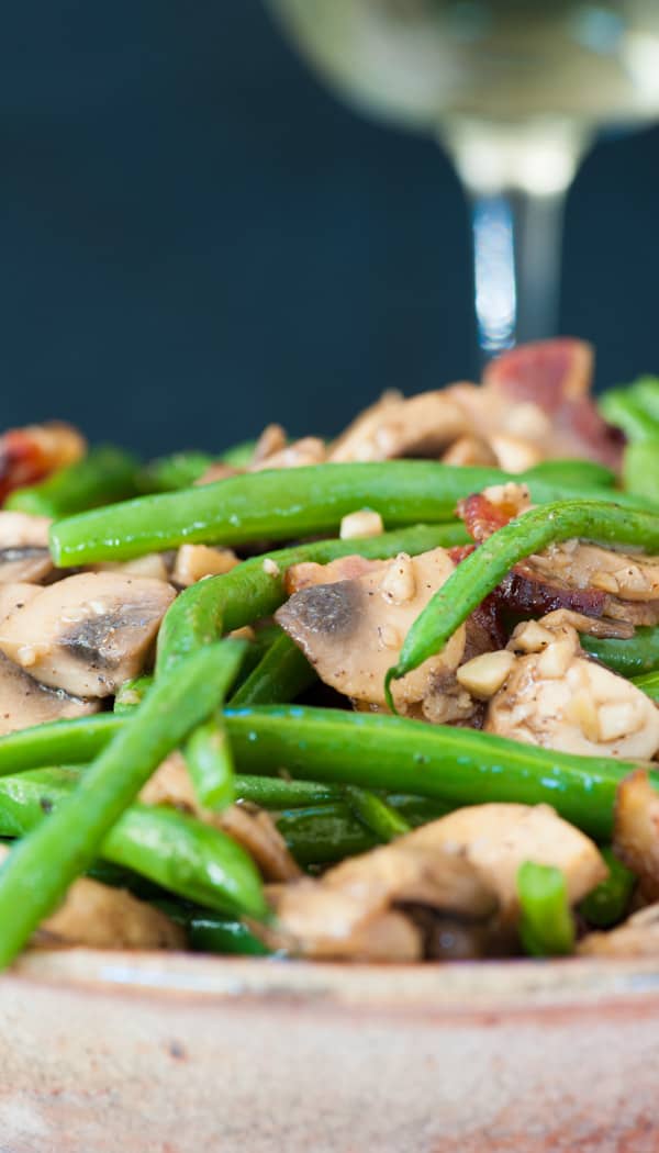 Bacon and mushrooms fried with green beans.