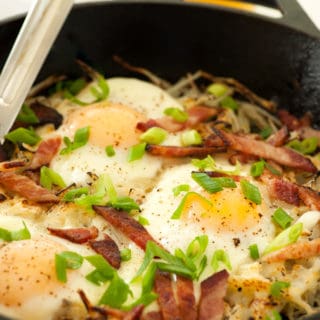 Cheesy hash browns bacon and eggs. Baked breakfast that's easy and tasty! | joeshealthymeals.com