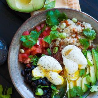Tex Mex quinoa brown rice bowl. Simple but delicious main course meal. | joeshealthymeals.com