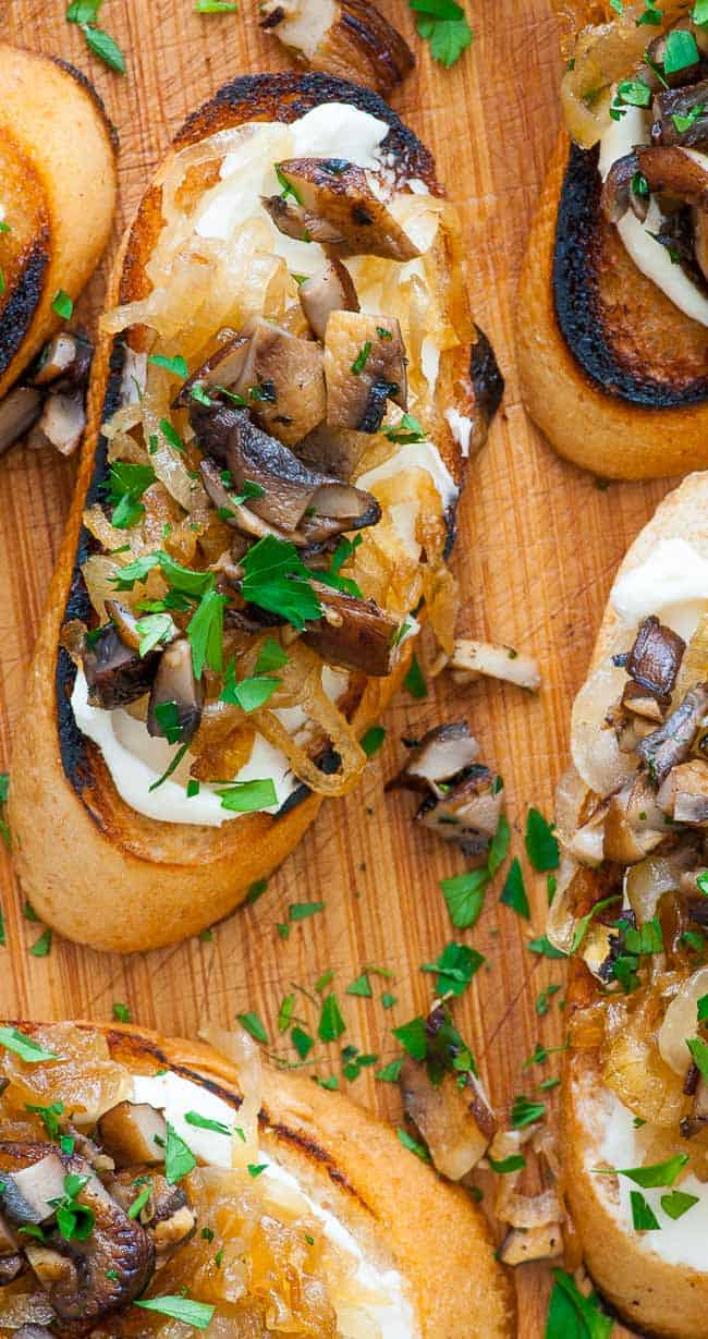 caramelized onion crostini. Caramelized onion crostini with mushrooms. Perfect appetizer for holidays, bowl games, NFL playoffs and the Super Bowl. | joeshealthymeals.com