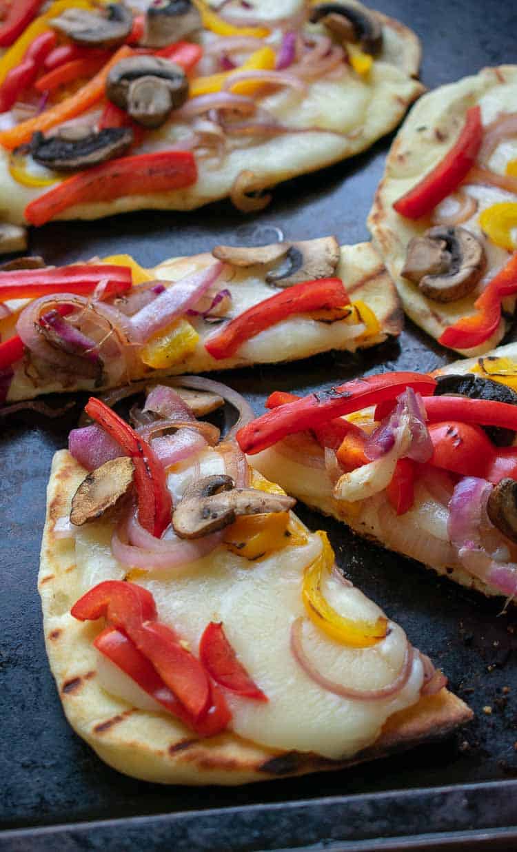 Grilled flatbread pizza recipe that's a tasty summertime treat. Easy to make with naan bread, toppings and creamy fresh mozzarella cheese. | joeshealthymeals.com