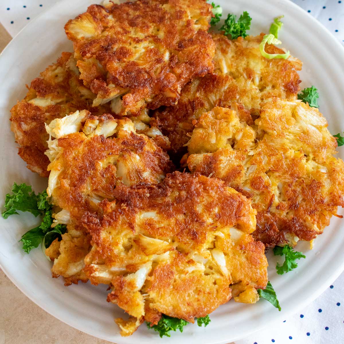 plate of crab cakes